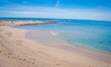 Spiaggia di Isola Grande a Porto Cesareo con sabbia chiara e mare cristallino