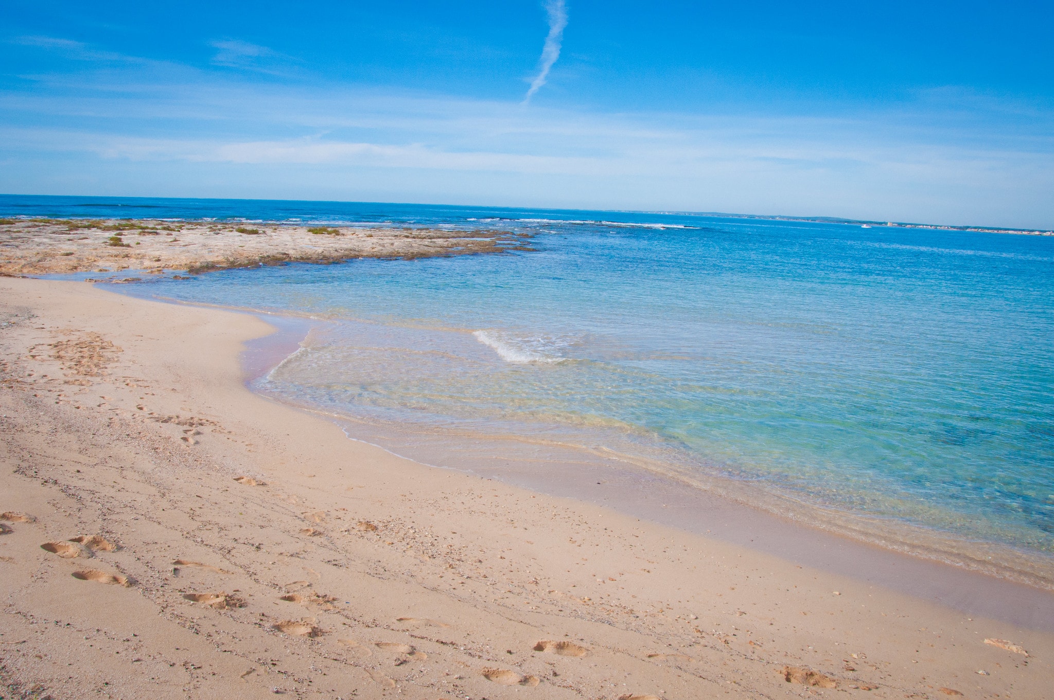 Spiaggia di Isola Grande a Porto Cesareo con sabbia chiara e mare cristallino