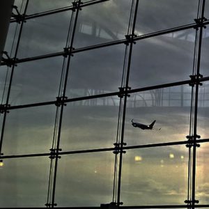 aereo in partenza visto da aeroporto salentocab