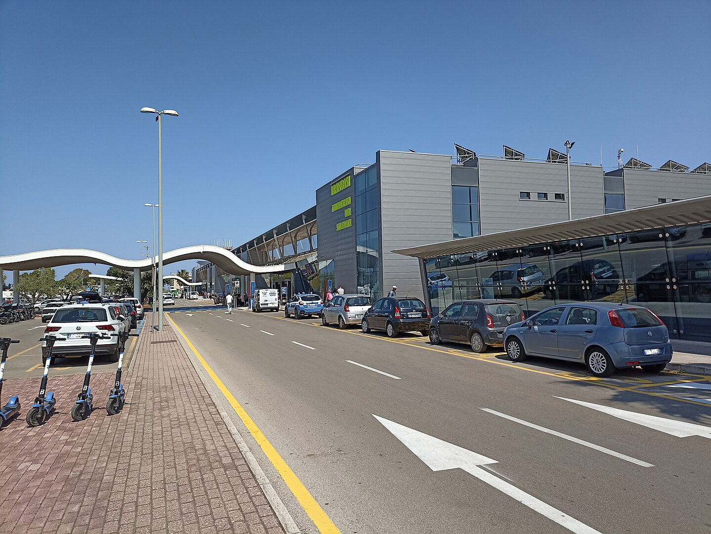 aeroporto brindisi vista esterna
