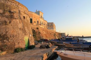 porticciolo della citta di gallipoli lecce salentocab