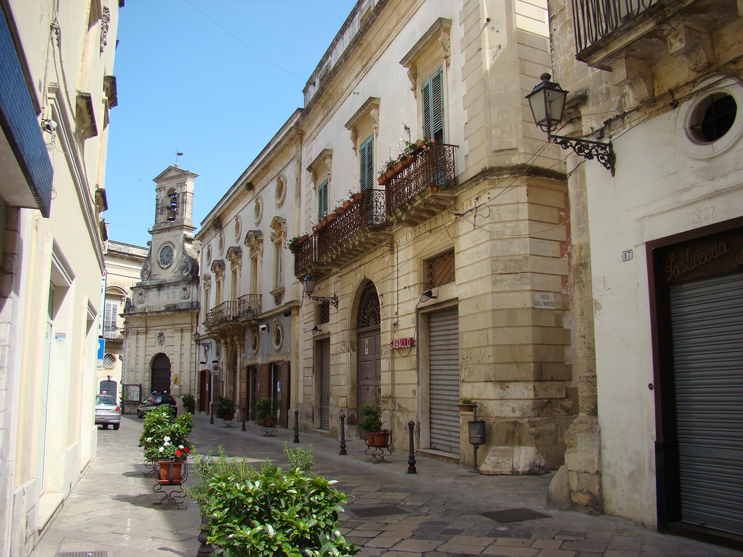 via vittorio emanuele scorcio chiesa con orologio Galatina Lecce