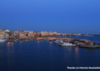 vista serale del porto con barche pescatori Gallipoli